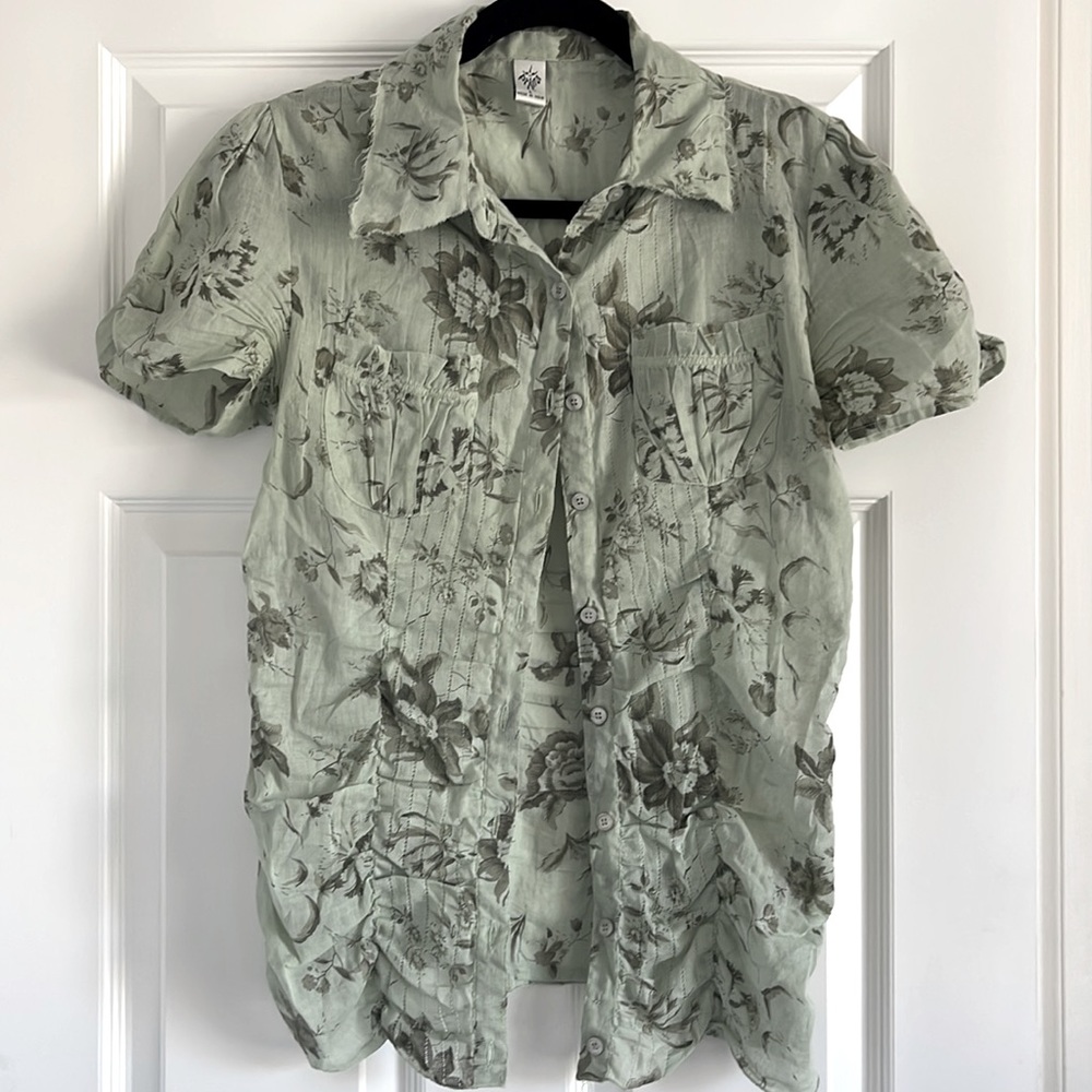Prana short sleeve button up shirt. EUC. Worn a few times.